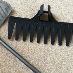 Golf Grip Rake Red for all golfers