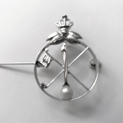 Lady King Oneholer Silver Brooch (Two or more Holes in One)